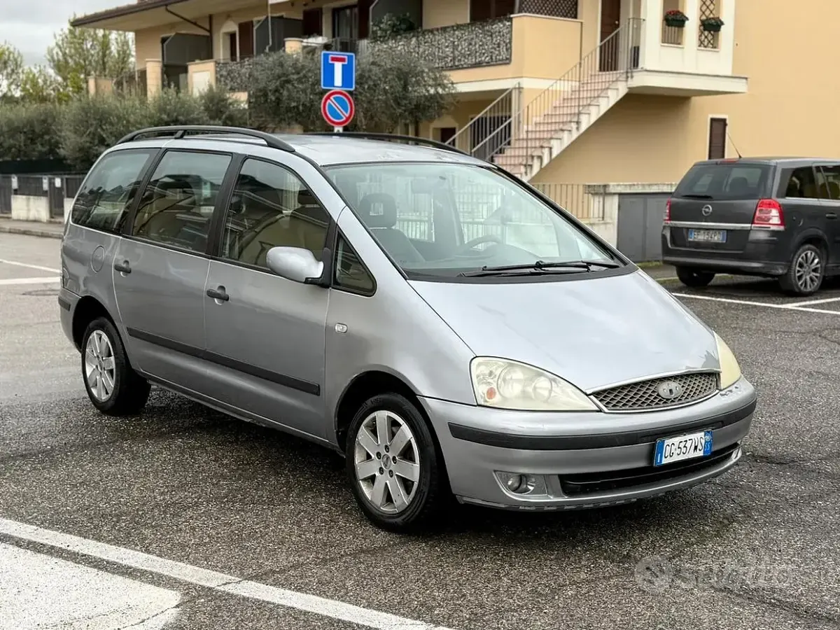 Usata Ford Galaxy 130 CV (95 kW) 2004 Grigio Monovolume