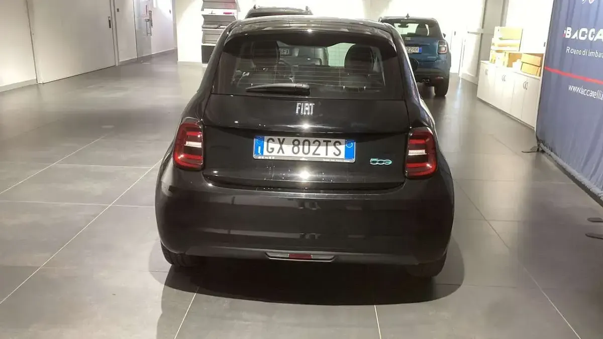 Usata Fiat 500e 86 kW (118 CV) 2025 Nero Berlina
