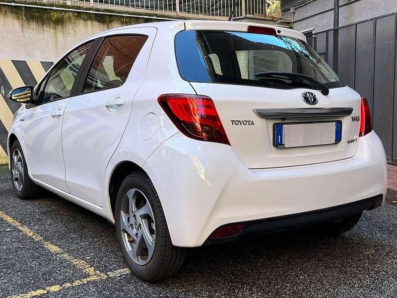 Usata Toyota Yaris Hybrid Active 75 CV (55 kW) 2014 Bianco Berlina