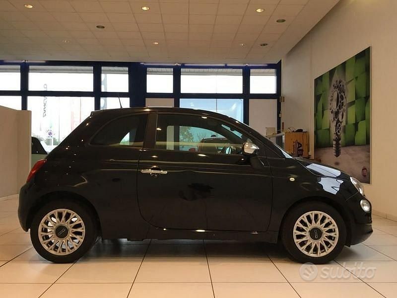 Begagnad Fiat 500 Lounge 70 HK (51 kW) 2020 Svart Sedan