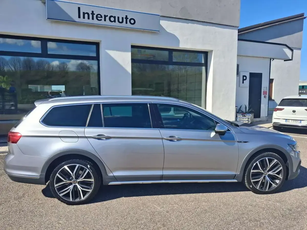 Begagnad VW Passat Alltrack 200 HK (147 kW) 2023 Silver Kombi