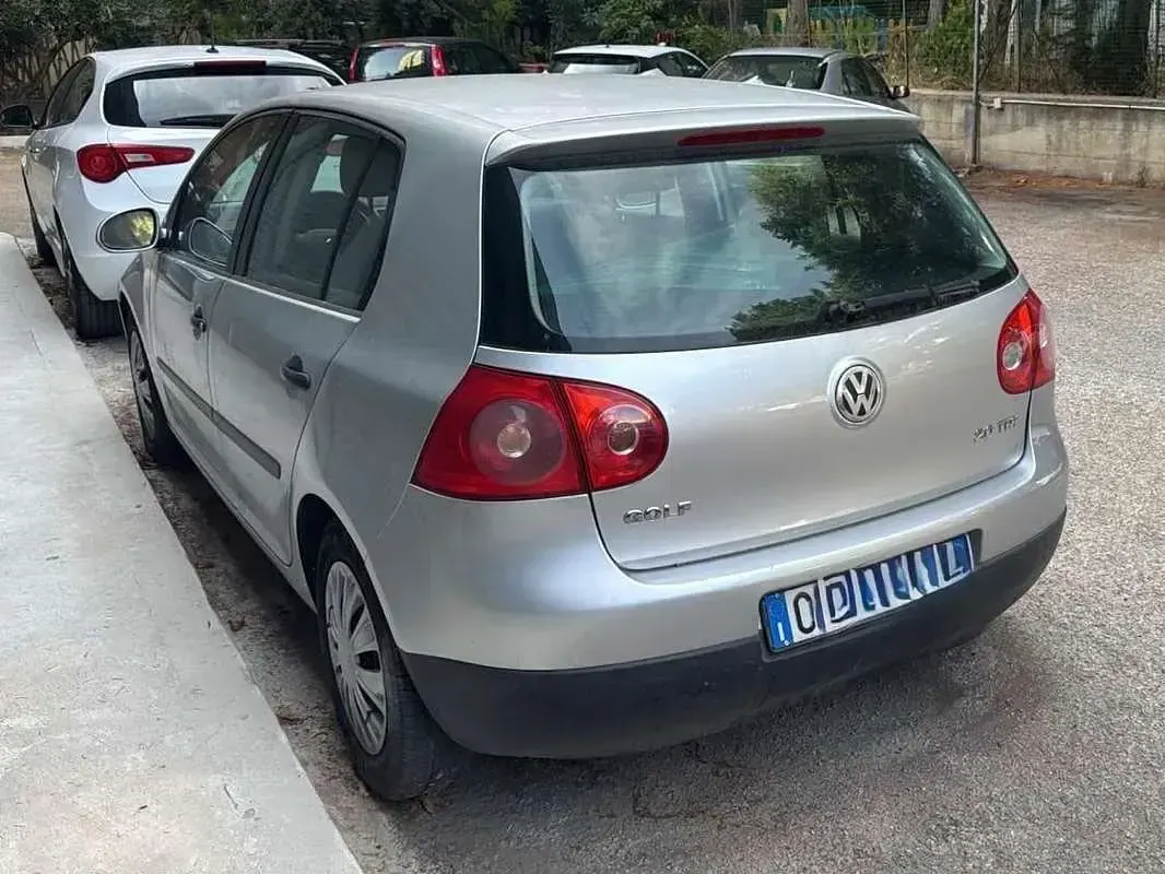 Usata VW Golf IV Trendline 105 CV (77 kW) 2004 Argento Berlina