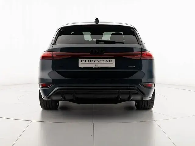 Usata Audi A6 e-tron S-Line 314 kW (428 CV) 2025 Blu plasma metallizzato Station wagon