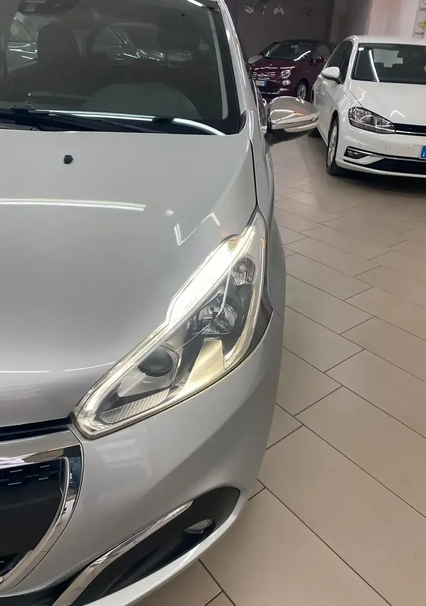Usata Peugeot 208 Allure 100 CV (73 kW) 2017 Grigio Utilitaria