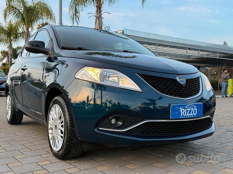 Usata Lancia Ypsilon 69 CV (50 kW) 2017 Blu Utilitaria