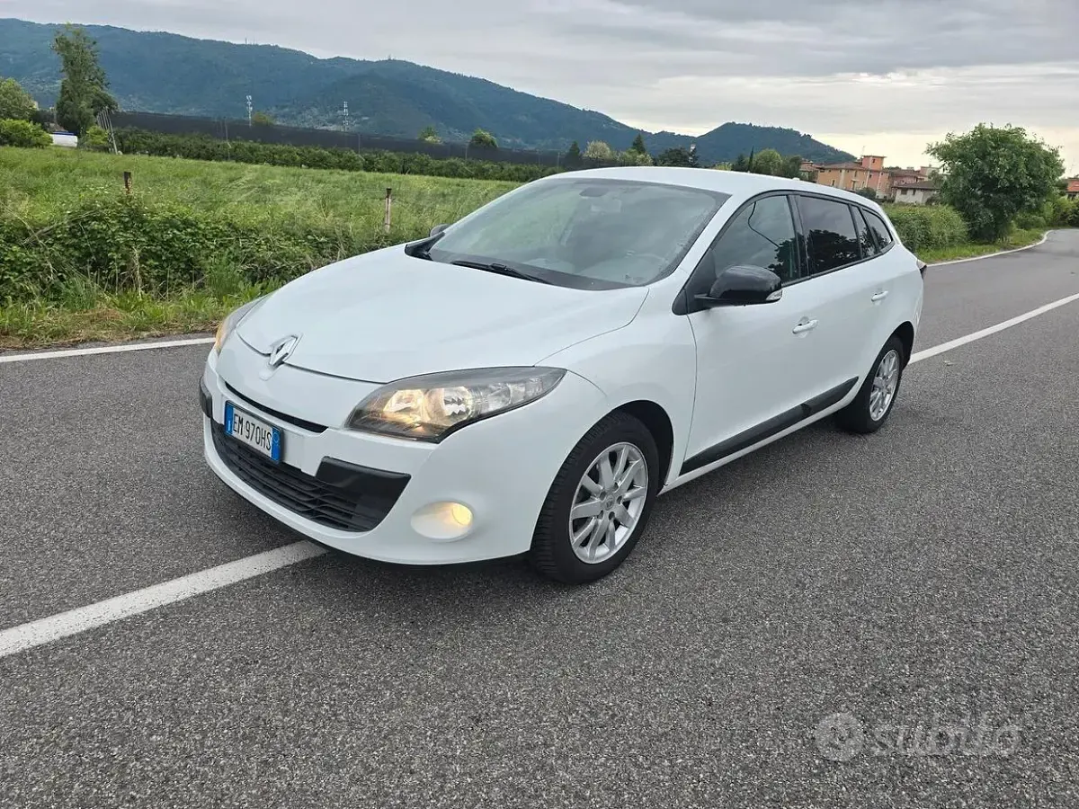 Usata Renault Mégane GrandTour 130 CV (95 kW) 2013 Bianco Station wagon