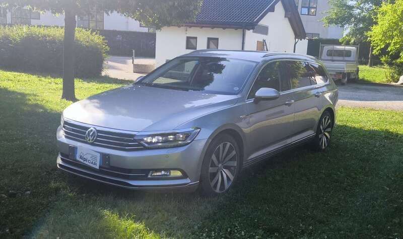 Tungsten silver metallic Usata 2015 VW Passat Highline Station wagon | 11.900 € (Buon prezzo) - Immagine 1/4