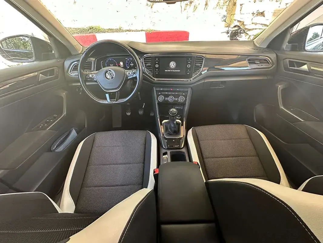Usata VW T-Roc R-line 116 CV (85 kW) 2019 Nero SUV
