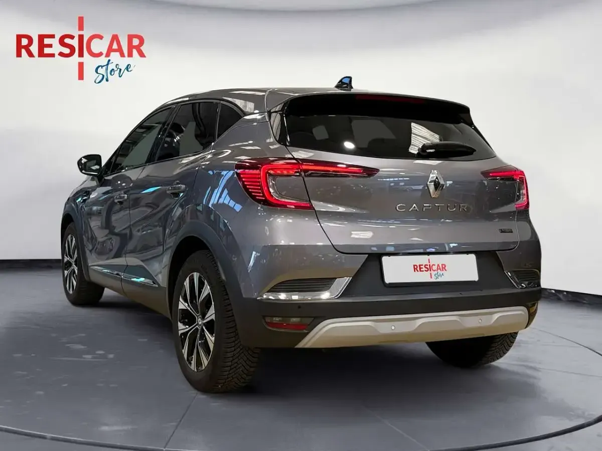 Usata Renault Captur Equilibre 94 CV (69 kW) 2023 Grigio metallizzato SUV