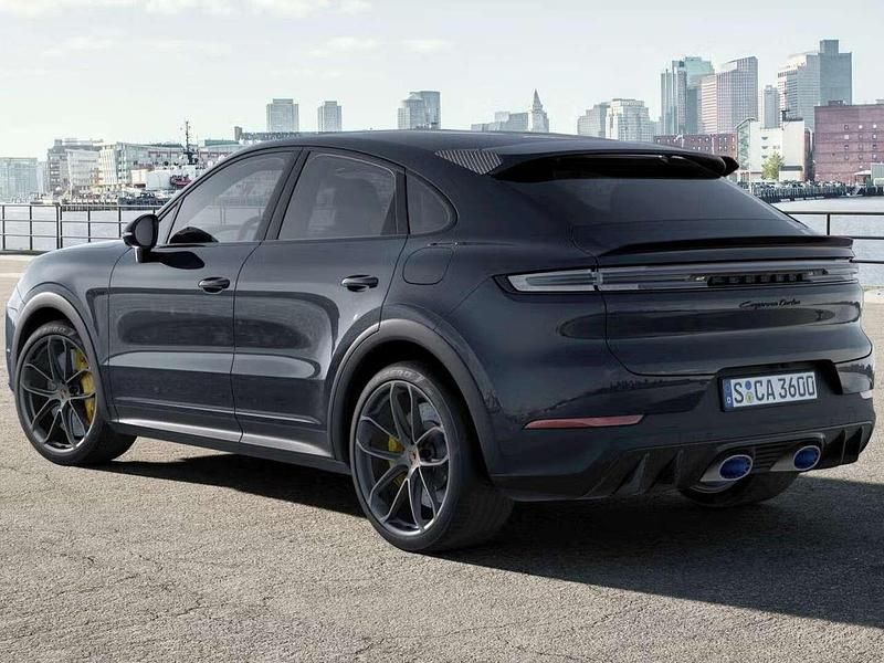 Usata Porsche Cayenne Turbo 740 CV (544 kW) 2024 Nero cromite metallizzato SUV