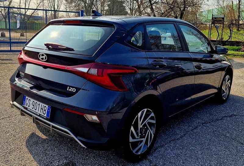 Usata Hyundai i20 84 CV (61 kW) 2024 Blue metallizzato Utilitaria
