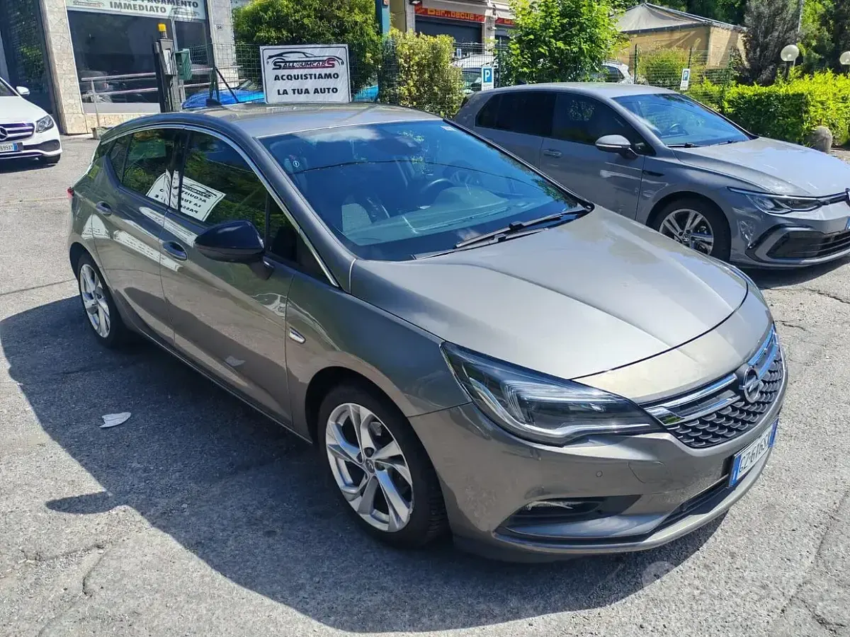 Usata Opel Astra Innovation 106 CV (77 kW) 2016 Grigio Berlina