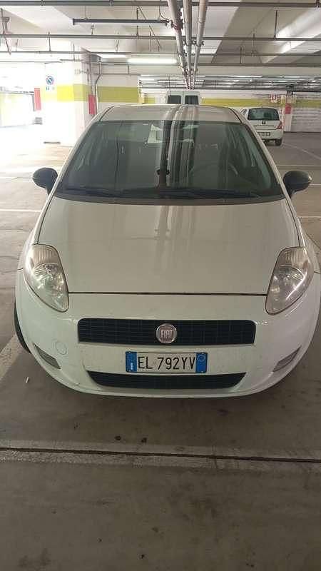 Usata Fiat Grande Punto Active 75 CV (55 kW) 2012 Bianco Utilitaria