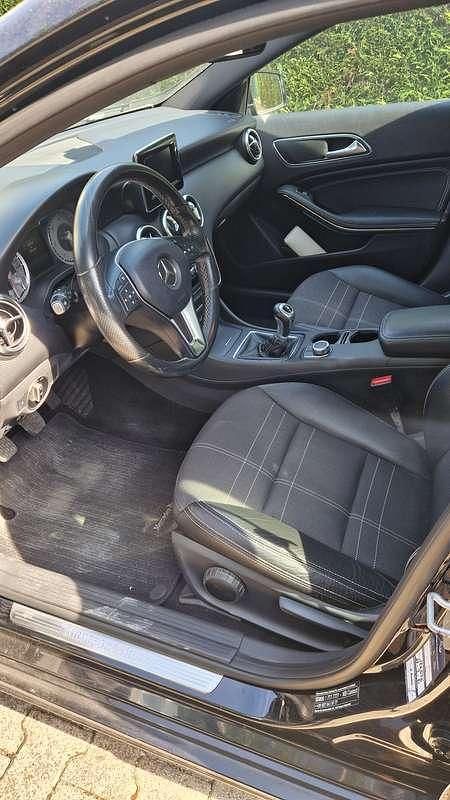 Nero Usata 2014 Mercedes 180 Tre volumi | 8500 € (Super prezzo) - Immagine 1/3