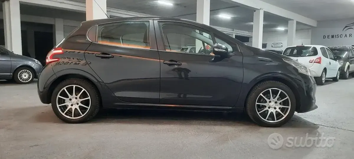 Usata Peugeot 208 Active 82 CV (60 kW) 2012 Grigio Utilitaria
