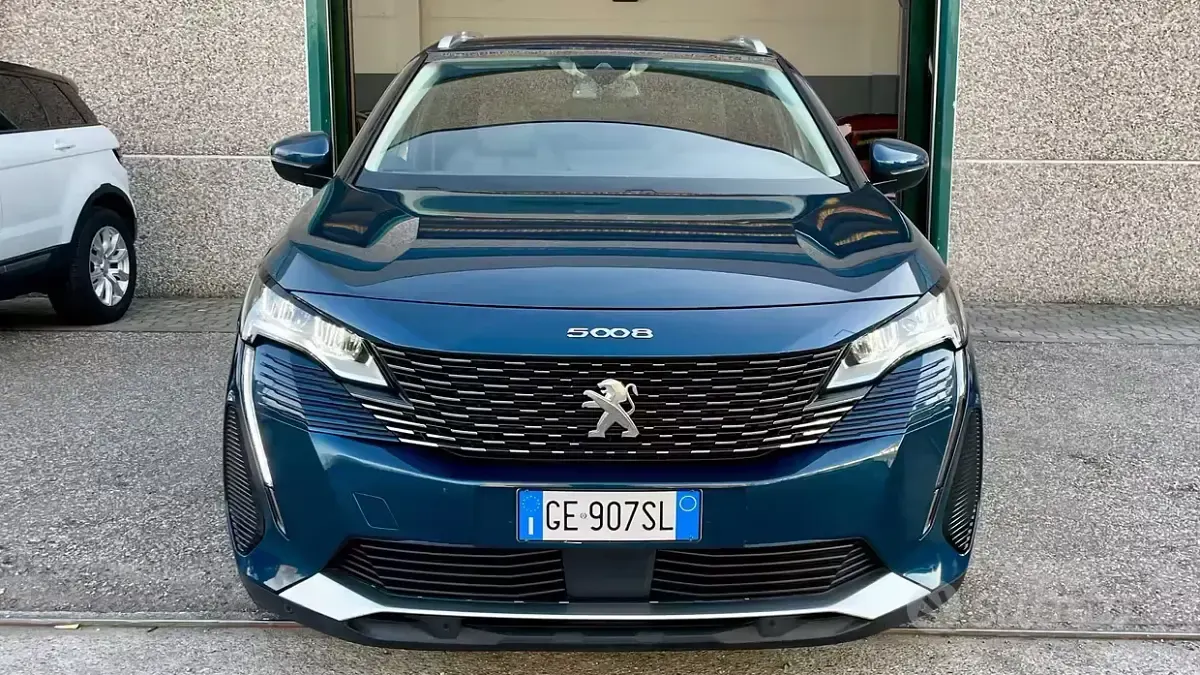 Usata Peugeot 5008 Allure 131 CV (96 kW) 2021 Blu/azzurro SUV