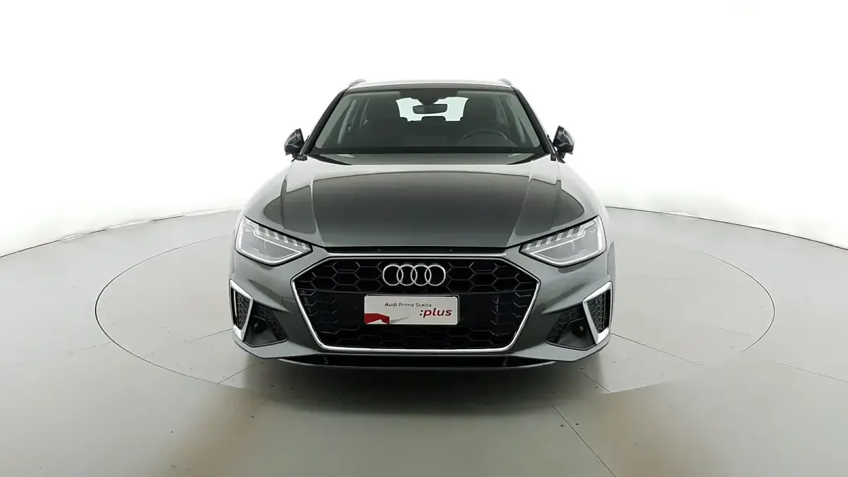 Begagnad Audi A4 S-Line 163 HK (119 kW) 2024 Grå Kombi