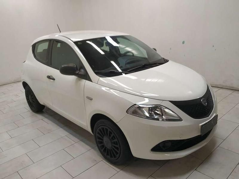 Usata Lancia Ypsilon Silver 70 CV (51 kW) 2021 Bianco Utilitaria