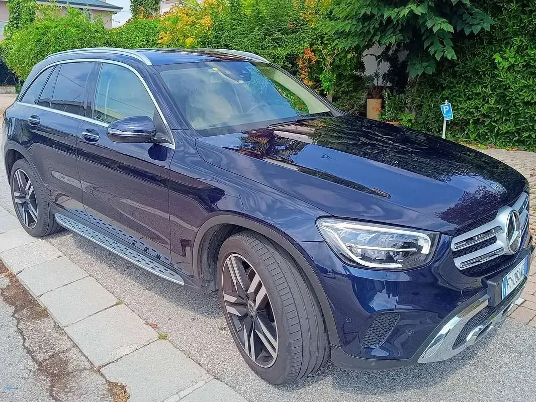 Usata Mercedes GLC200 163 CV (119 kW) 2020 Blu/azzurro SUV