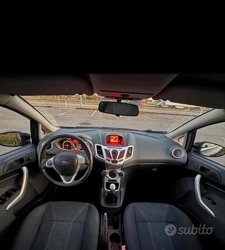Usata Ford Fiesta 68 CV (50 kW) 2011 Nero Utilitaria