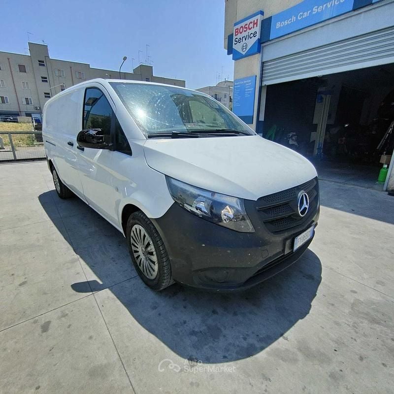 Bianco Usata 2019 Mercedes Vito Tre volumi | 13.500 € (Super prezzo) - Immagine 1/4