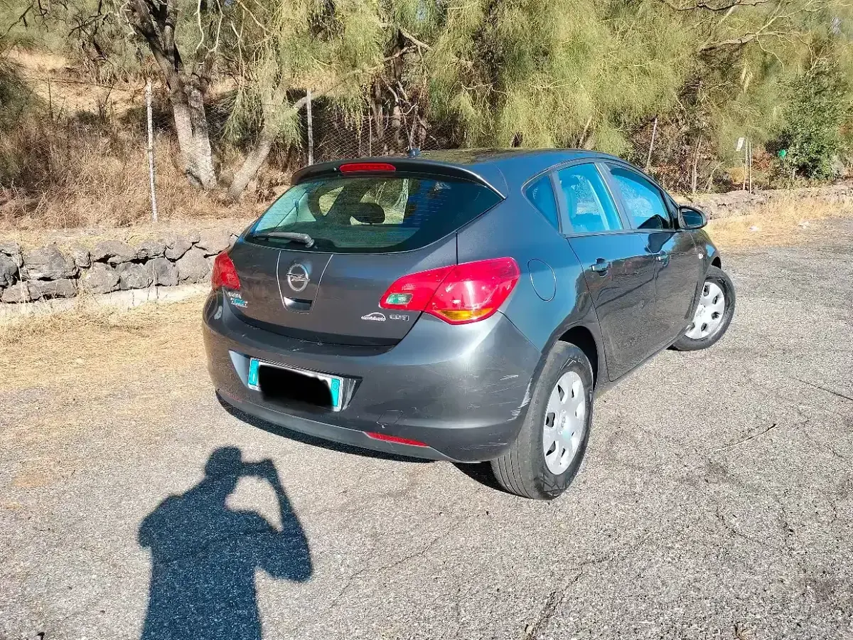 Usata Opel Astra 80 CV (58 kW) 2011 Grigio Utilitaria