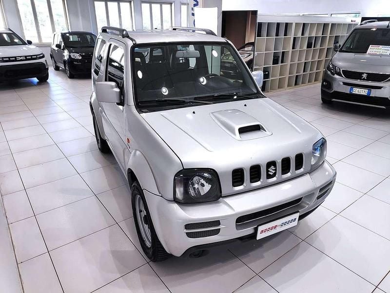 Grigio Usata 2010 Suzuki Jimny SUV | 8700 € (Buon prezzo) - Immagine 1/4