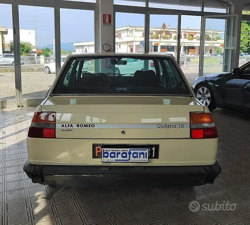 Usata Alfa Romeo Giulietta 109 CV (80 kW) 1980 Beige Berlina