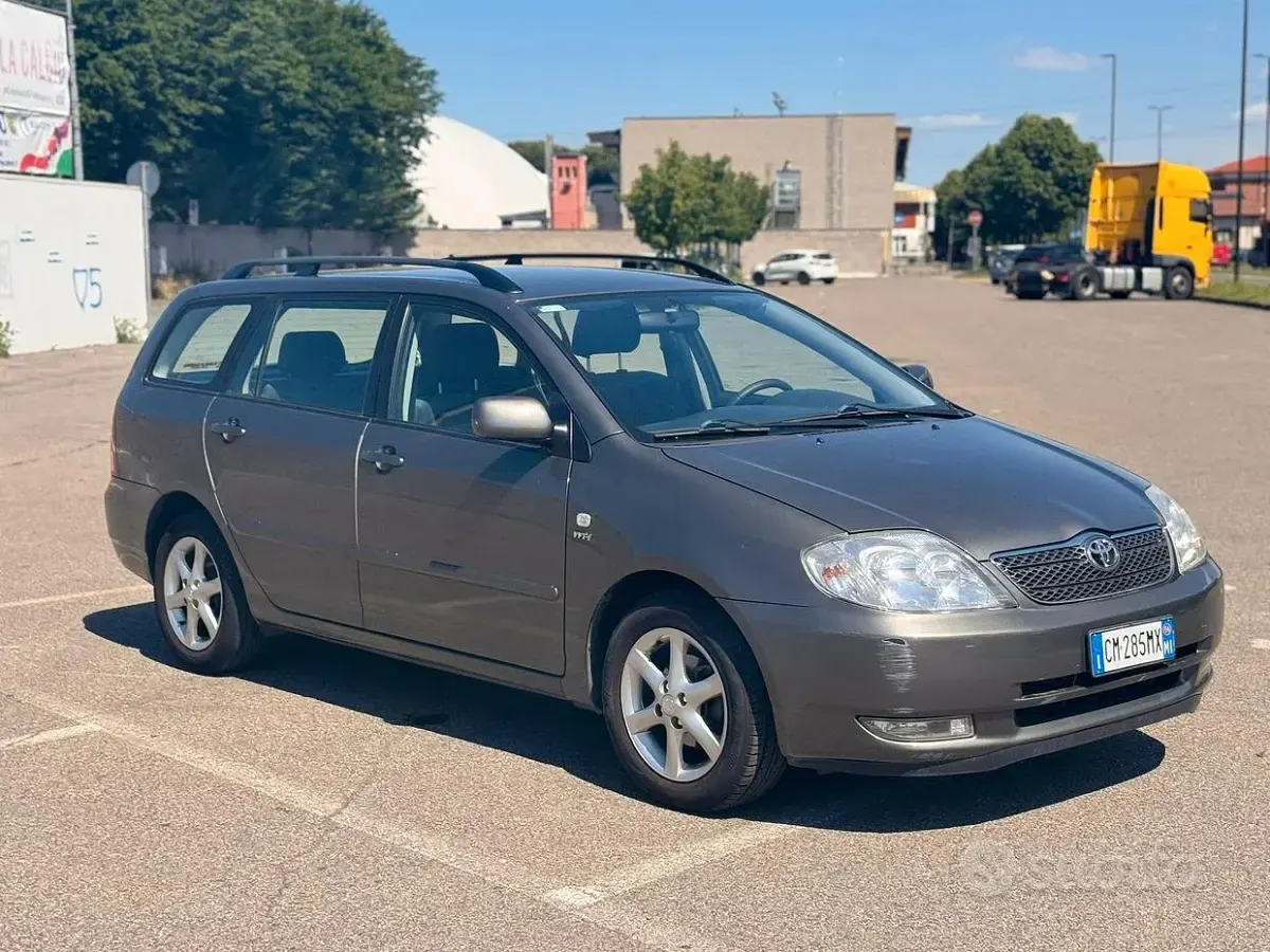 Usata Toyota Corolla 110 CV (80 kW) 2004 Grigio Station wagon