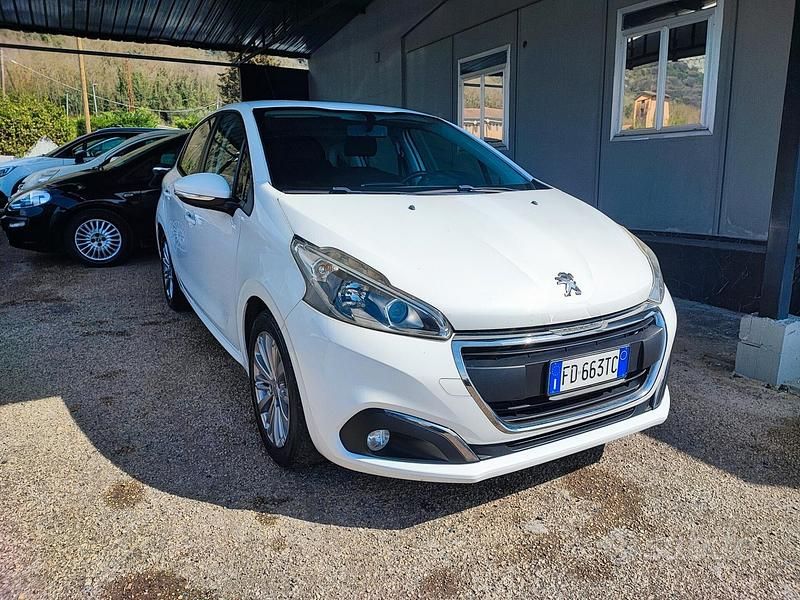 Usata Peugeot 208 Allure 81 CV (59 kW) 2016 Bianco Utilitaria