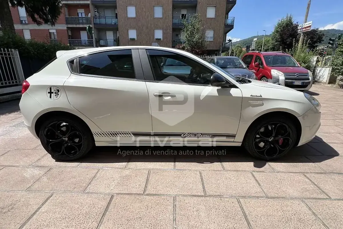 Usata Alfa Romeo Giulietta Distinctive 150 CV (110 kW) 2015 Bianco Utilitaria
