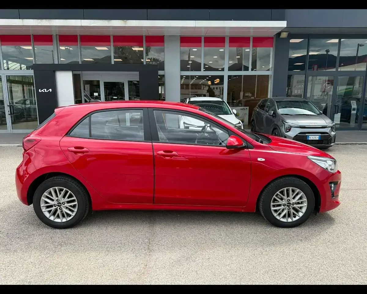 Usata Kia Rio Style 101 CV (74 kW) 2022 Rosso Berlina