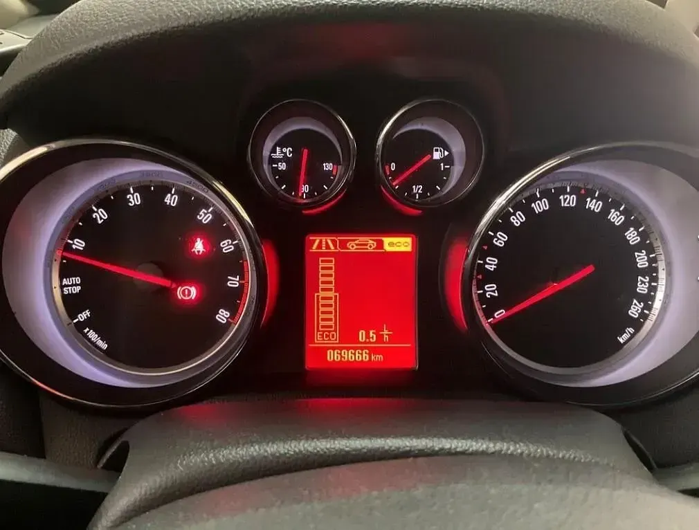 Usata Opel Mokka 116 CV (85 kW) 2014 Bianco SUV