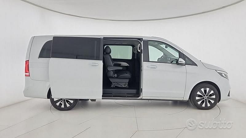 Usata Mercedes V220 163 CV (119 kW) 2022 Bianco Monovolume