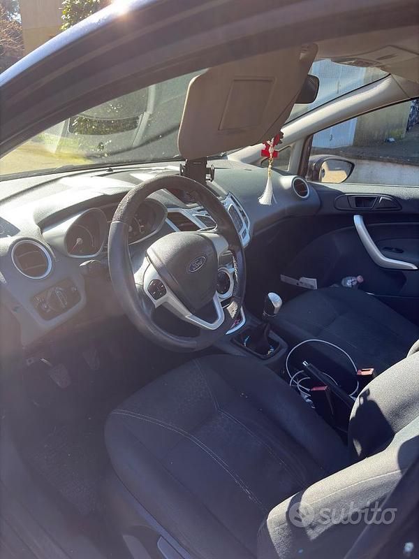 Usata Ford Fiesta 2010 Nero Utilitaria