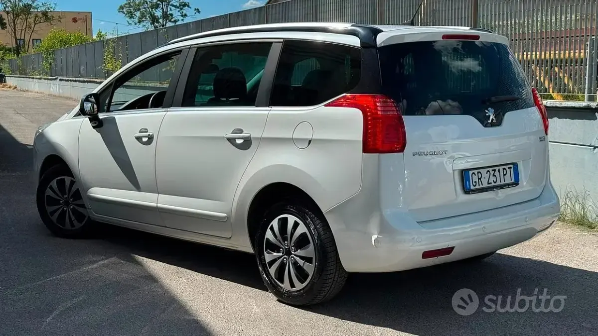 Usata Peugeot 5008 Business-Line 115 CV (84 kW) 2013 Bianco Monovolume