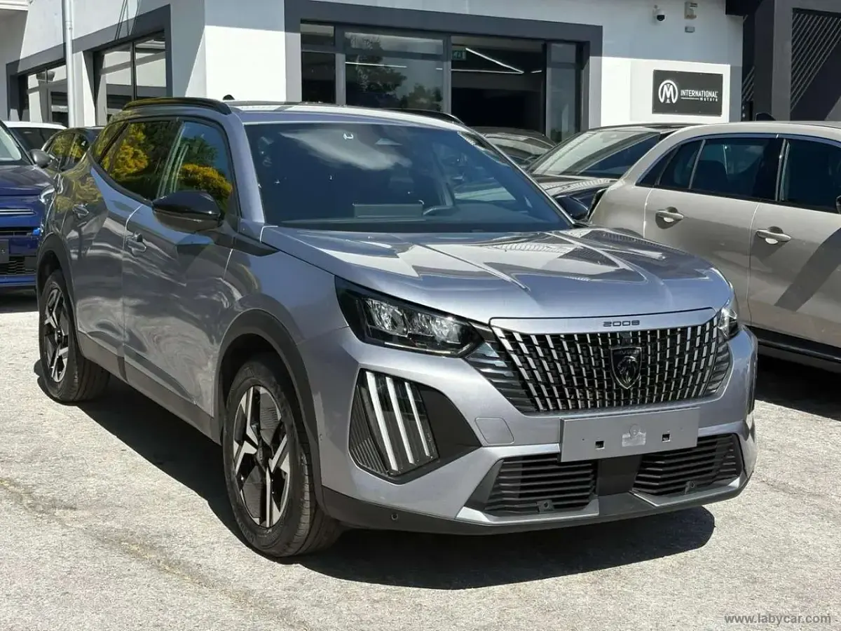 Usata Peugeot 2008 Allure 102 CV (75 kW) 2025 Grigio SUV