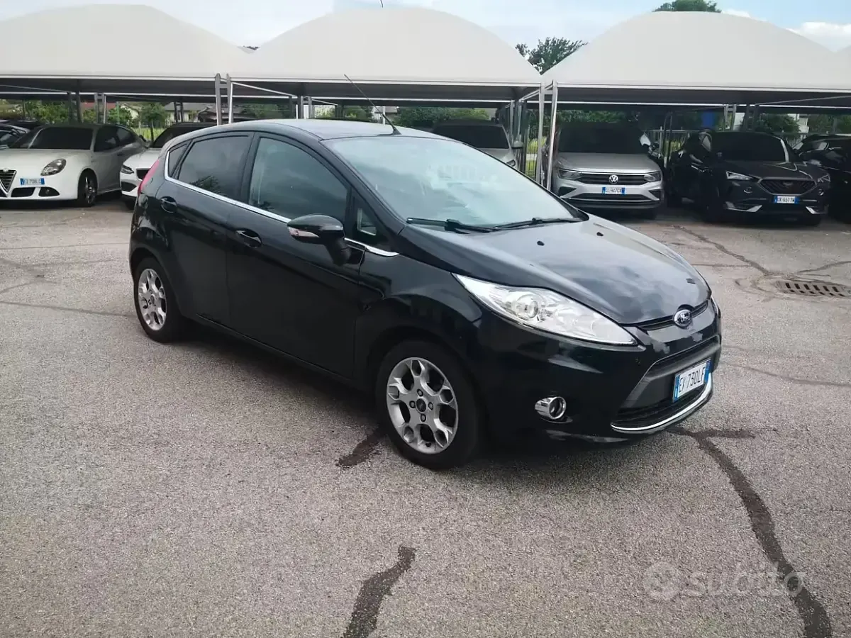 Gebraucht Ford Fiesta Titanium 70 PS (51 kW) 2011 Schwarz Kleinwagen