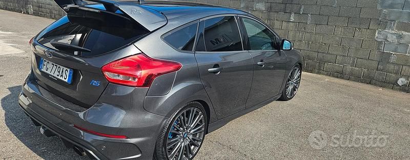 Usata Ford Focus RS 350 CV (257 kW) 2017 Grigio Berlina