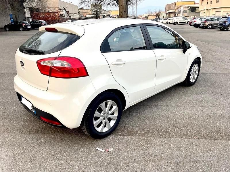 Usata Kia Rio EX 85 CV (62 kW) 2014 Bianco Berlina