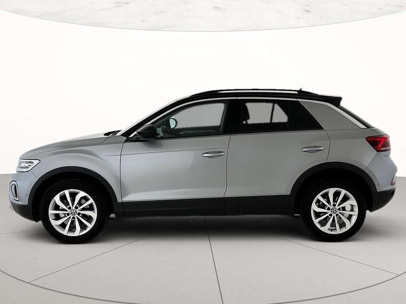 Usata VW T-Roc Life 116 CV (85 kW) 2025 Pyrit silver metallizzato nero SUV
