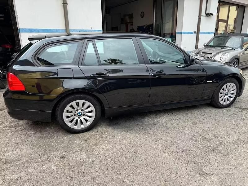 Usata BMW 318 142 CV (104 kW) 2009 Nero Station wagon