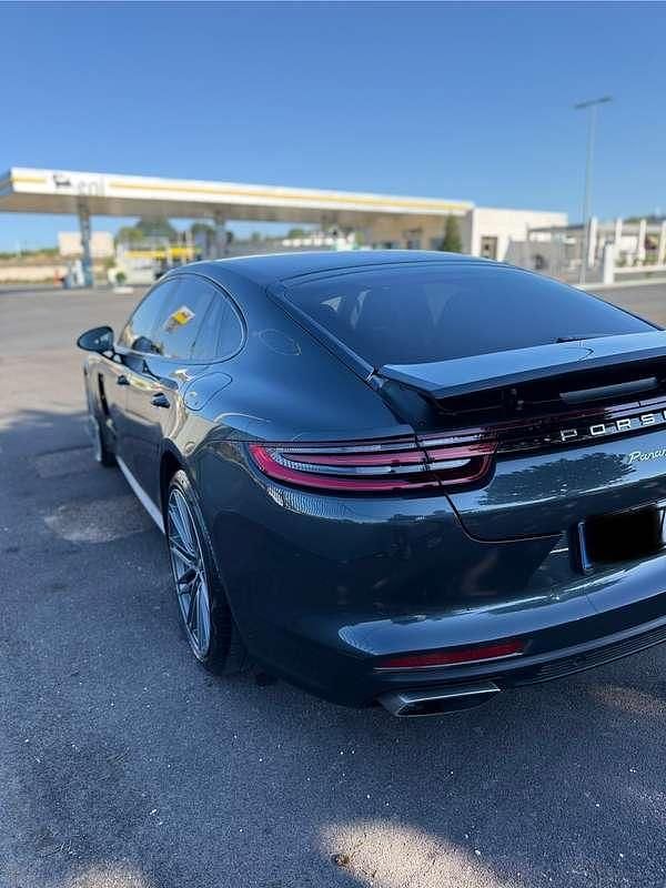 Usata Porsche Panamera Platinum Edition 330 CV (242 kW) 2018 Grigio Berlina