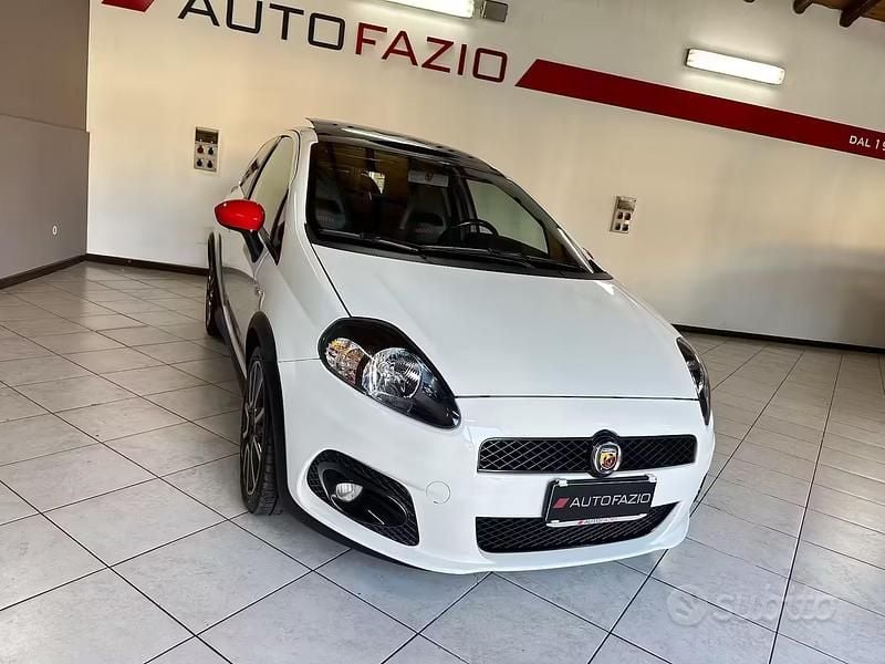Usata Abarth Grande Punto 155 CV (114 kW) 2009 Bianco Utilitaria