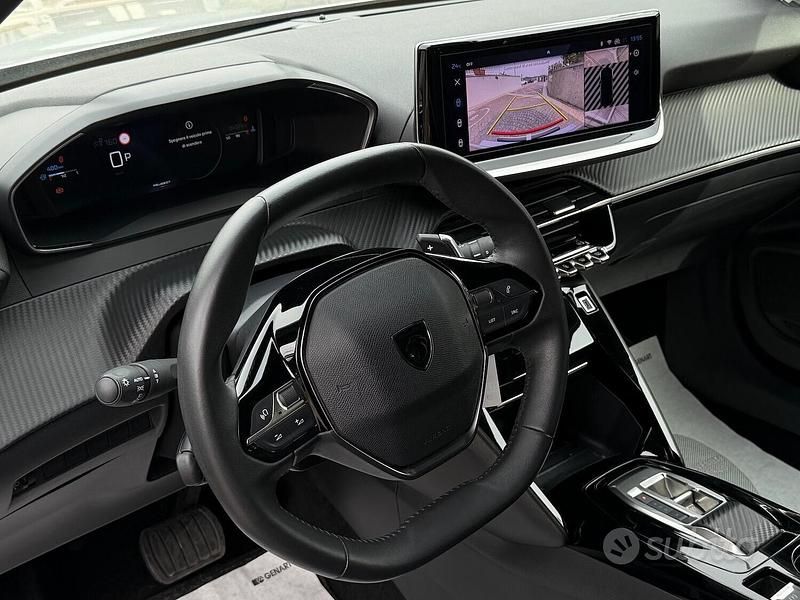 Usata Peugeot 2008 Allure 131 CV (96 kW) 2023 Grigio SUV