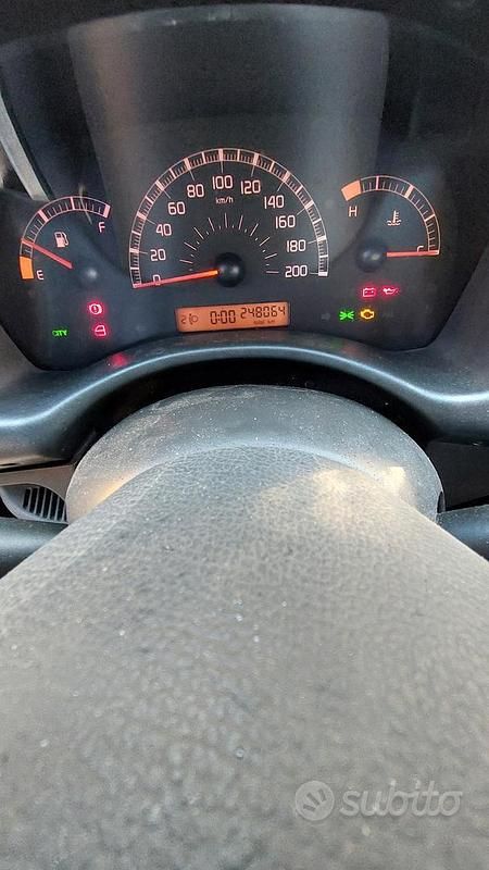 Usata Fiat Punto 60 CV (44 kW) 2003 Bianco Berlina