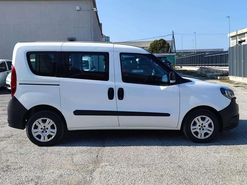 Usata Fiat Doblò 90 CV (66 kW) 2021 Bianco Monovolume