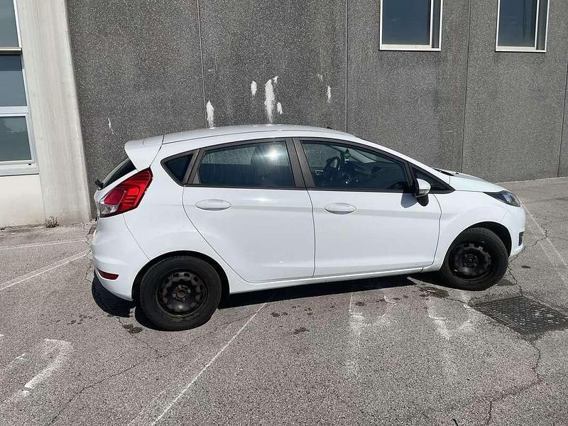 Usata Ford Fiesta 80 CV (58 kW) 2015 Berlina