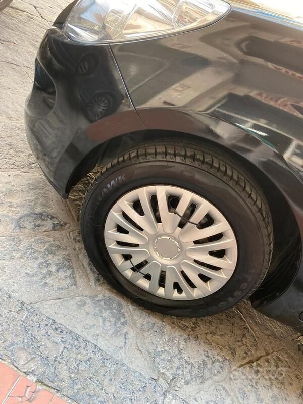 Usata Hyundai i20 Comfort 100 CV (73 kW) 2011 Nero Berlina