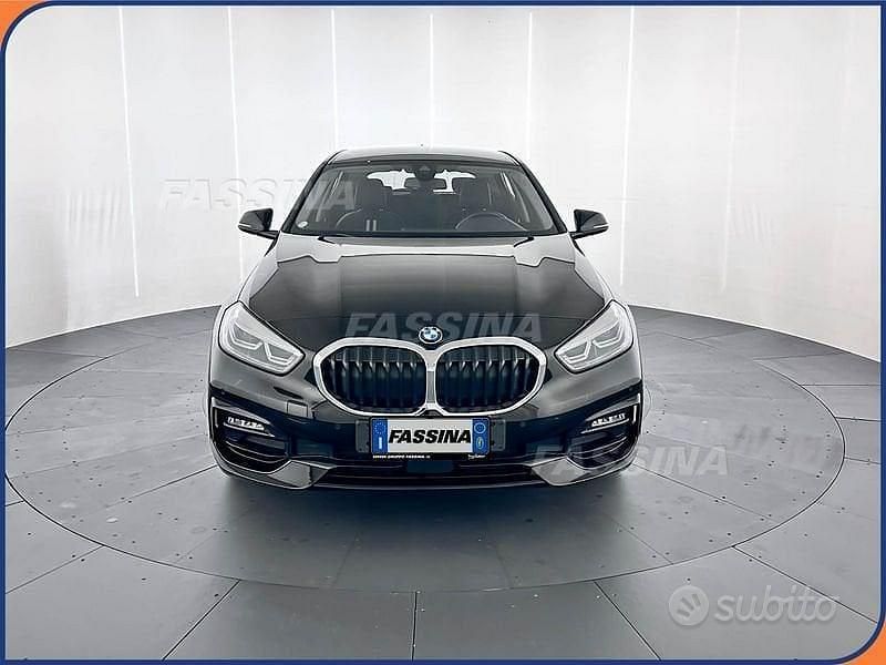 Usata BMW 118 Sport Line 140 CV (102 kW) 2022 Nero Utilitaria